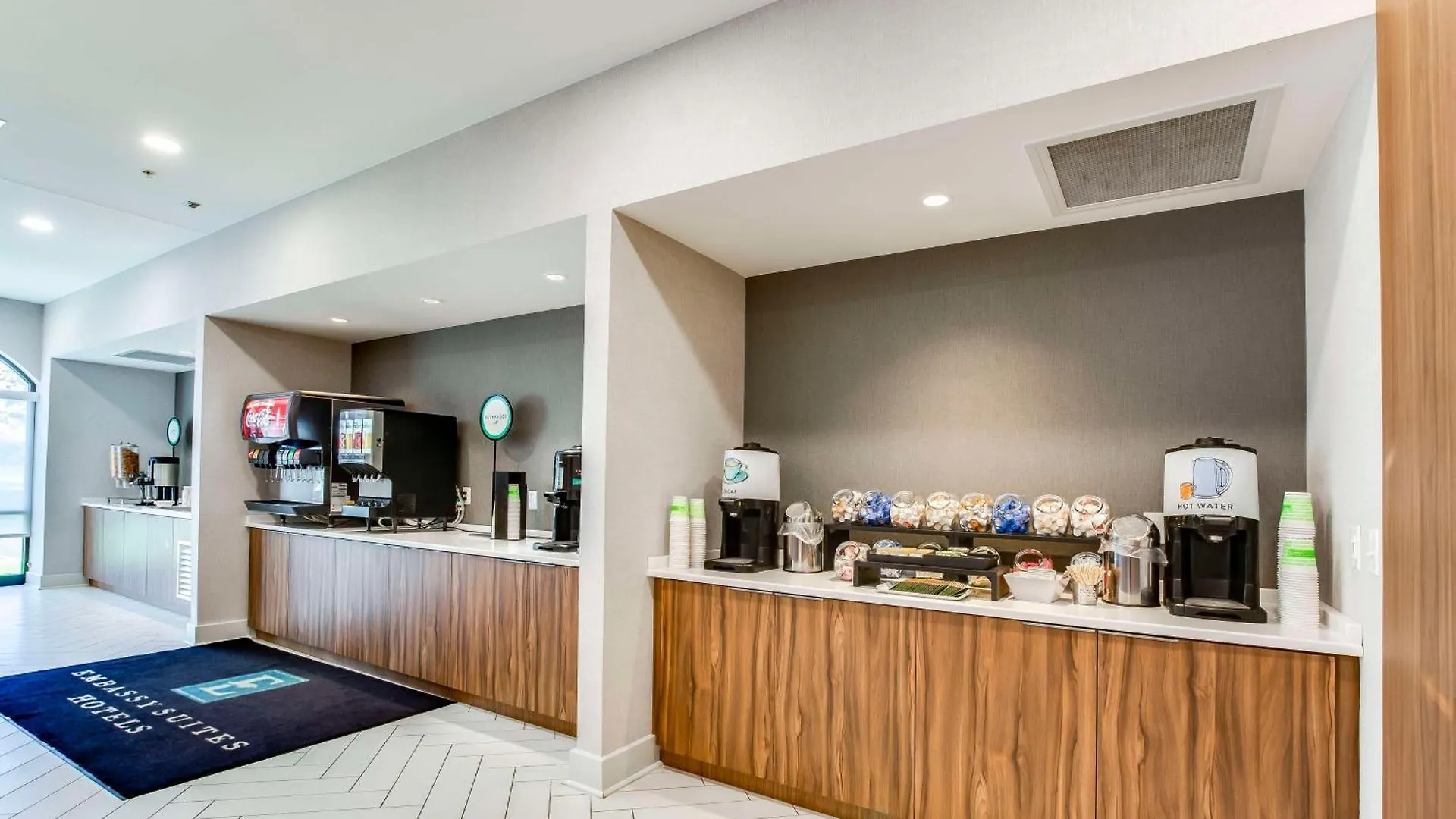 Hotel Embassy Suites By Hilton Louisville East