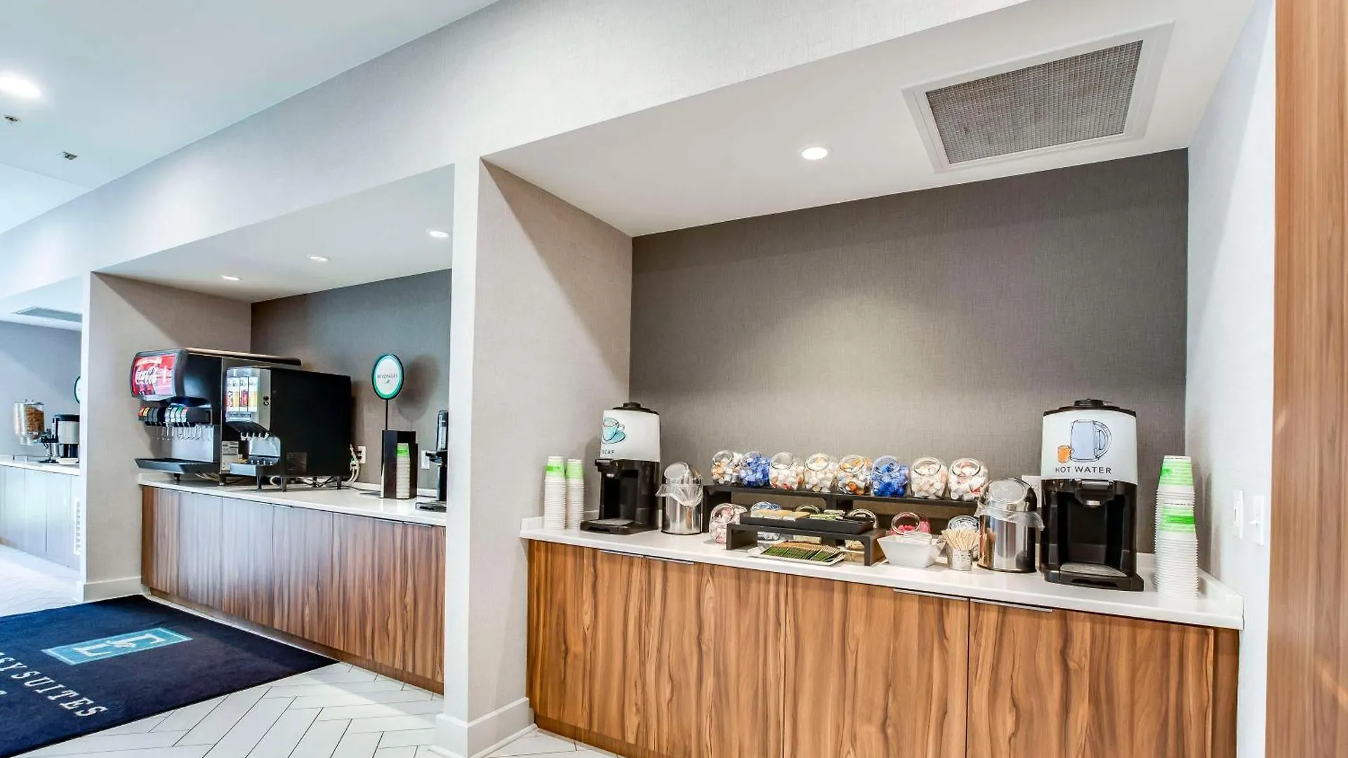 Hotel Embassy Suites By Hilton Louisville East