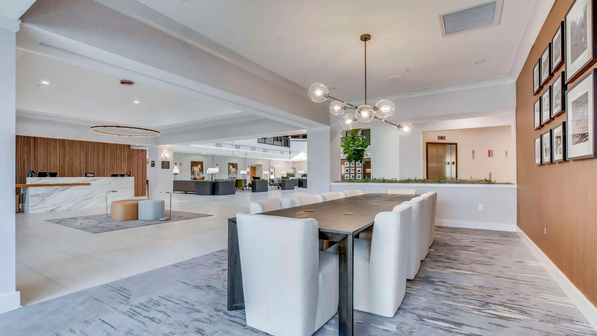 Embassy Suites By Hilton Louisville East Hotel